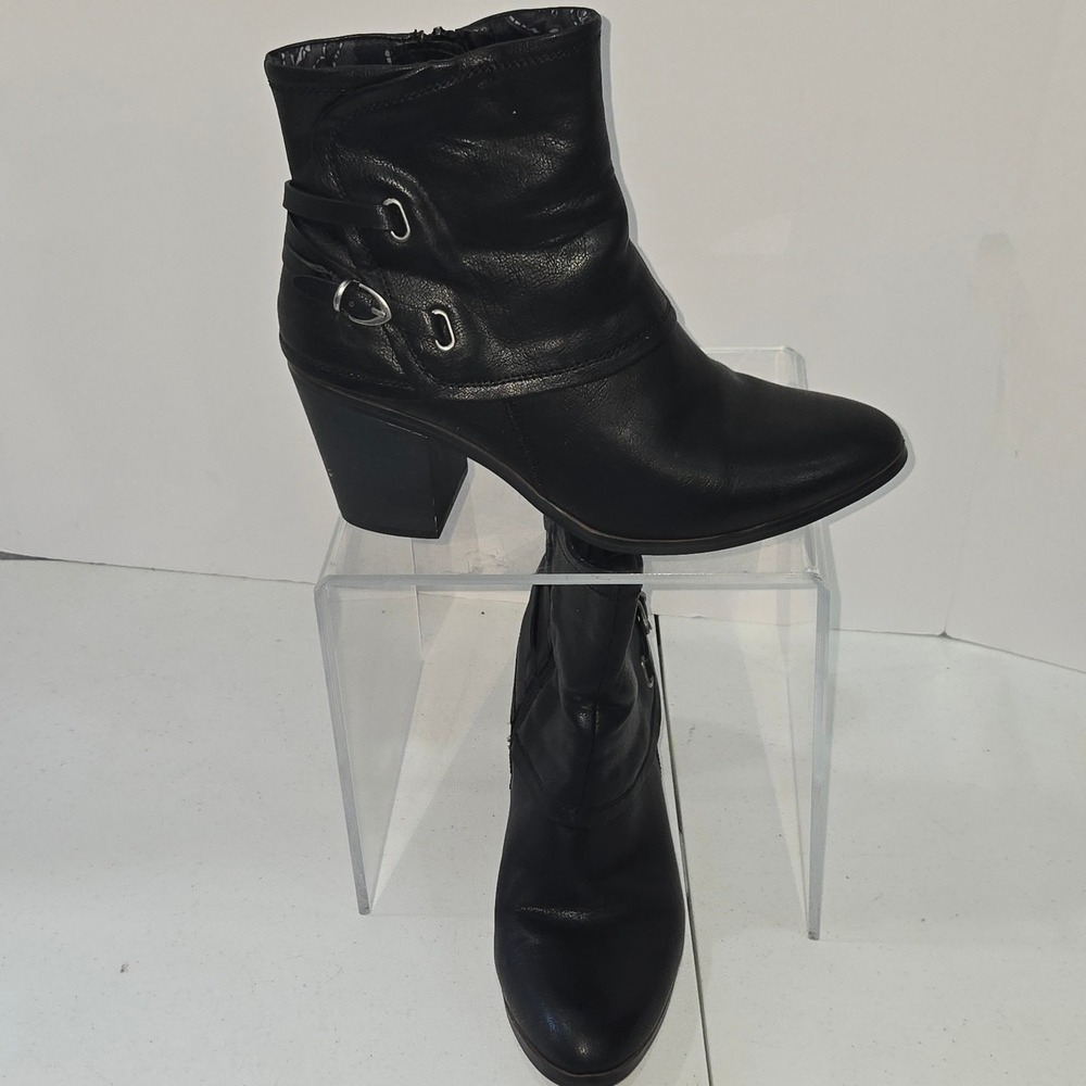 Baretraps Kacey Womens Black Ankle Boots Block Heel Buckle Straps Size 9M BTF23